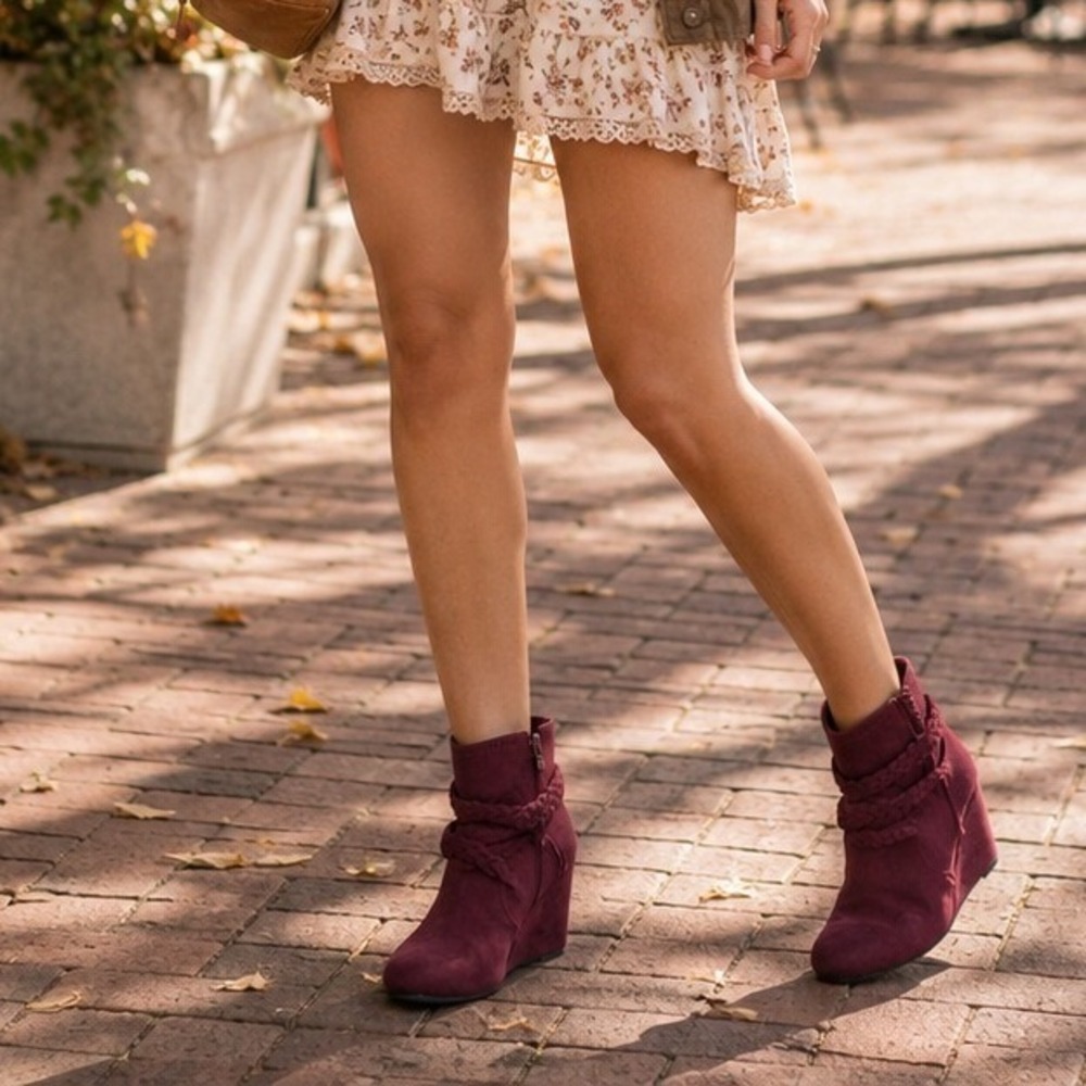 Womens Burgundy Faux Suede Braided Wedge Ankle Booties Round Toe Size 7.5